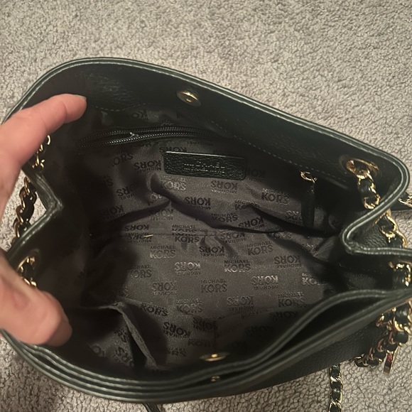 Black Michael kors crossbody shoulder purse with gold chain - Picture 10 of 10